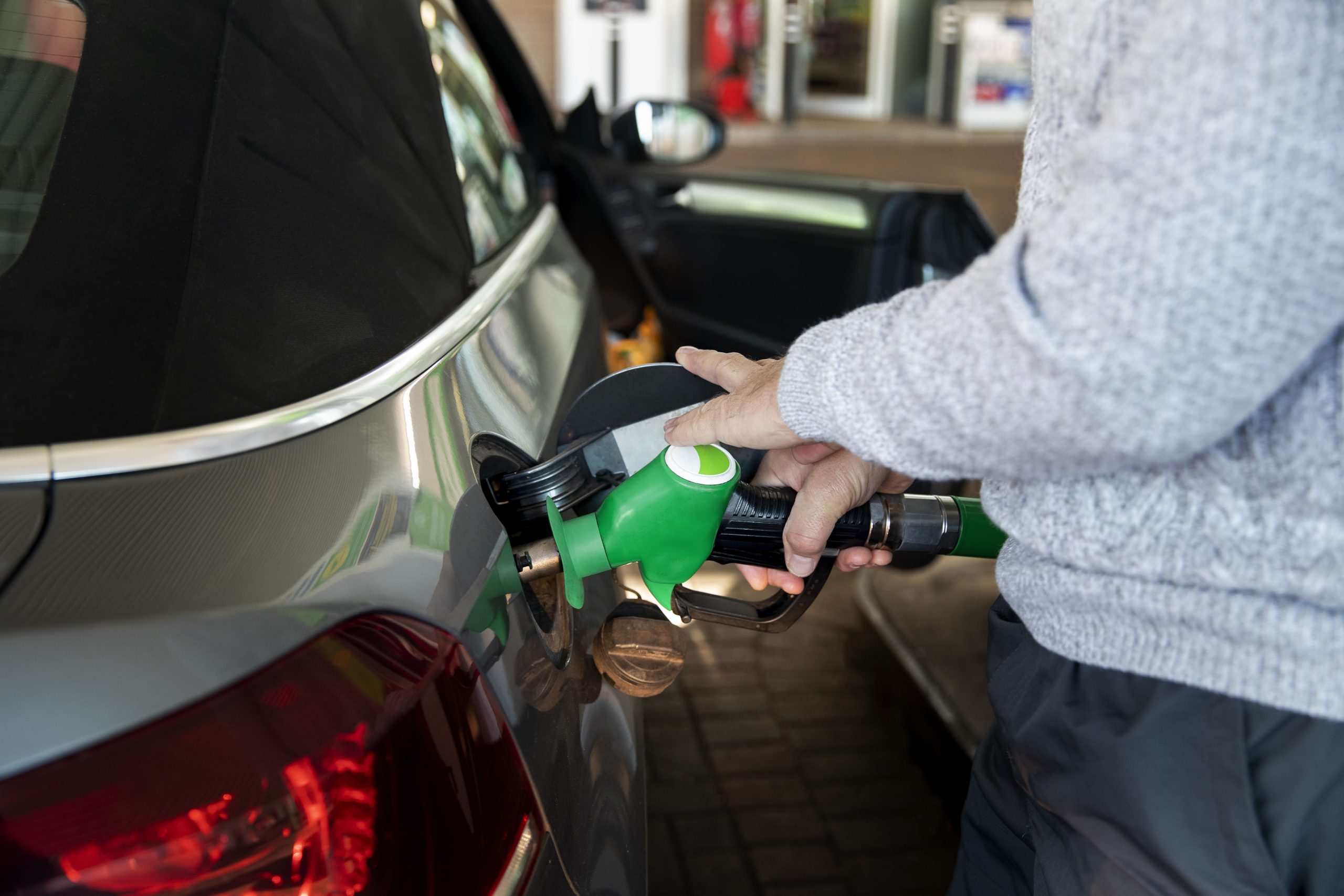 perbedaan fisik komponen mesin diesel vs bensin