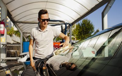Mengenal Ciri-Ciri Kaca Mobil Pernah Diganti Akibat Retak atau Kecelakaan, Cek Kode Pabrikan Ini!