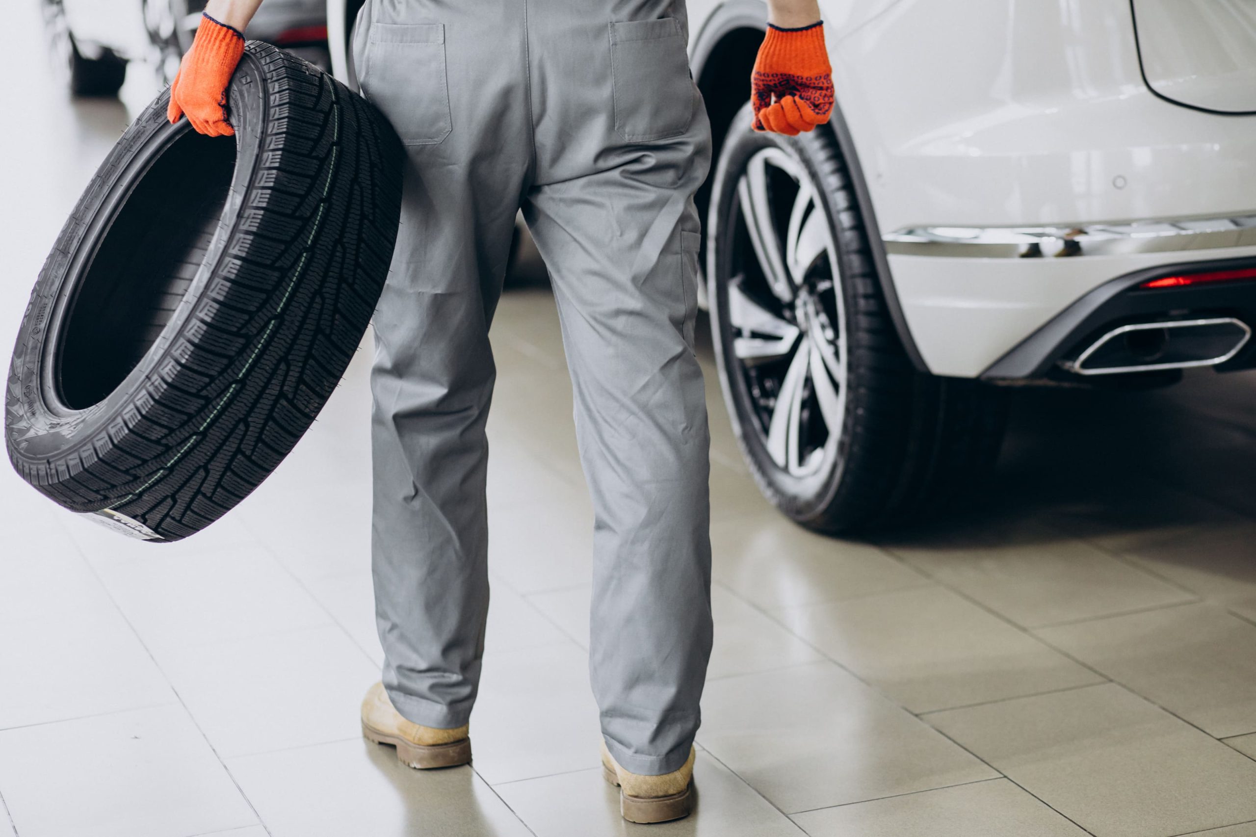 menunjukkan letak angka kode produksi ban pada sidewall