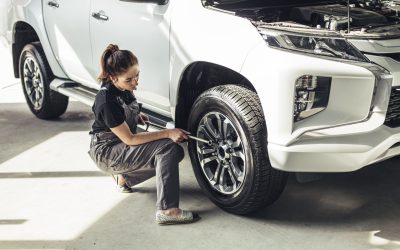 Ciri Ban Mobil Seken Kadaluarsa: Tanda Dinding Ban Retak Hairline, Terasa Keras, dan Licin Pas Jalan Basah