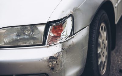 Tanda Mobil Bekas Pernah Bekas Tabrakan Depan: Celah Kap Mesin Miring dan Nat Bodi Tidak Presisi