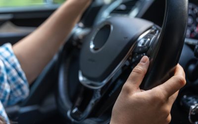 Ciri Setir Mobil Seken Bermasalah: Terasa Berat, Ngederek ke Satu Sisi, dan Bunyi Ketukan Pas Diputar